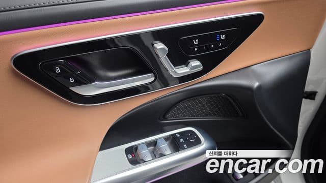 Mercedes-Benz E-Class 2024 — Photo 19/32