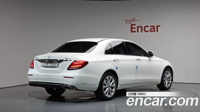 Mercedes-Benz E-Class 2018 — ფოტო 2/20