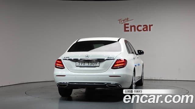 Mercedes-Benz E-Class 2018 — ფოტო 4/20