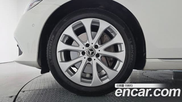 Mercedes-Benz E-Class 2018 — ფოტო 5/20
