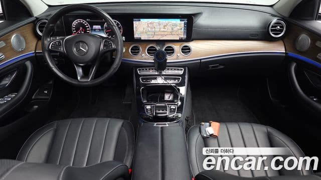Mercedes-Benz E-Class 2018 — ფოტო 7/20
