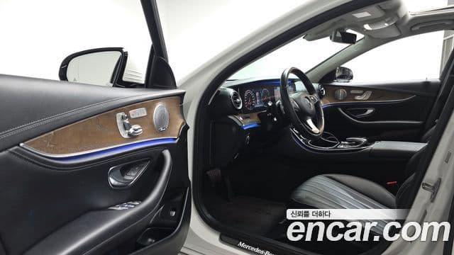 Mercedes-Benz E-Class 2018 — ფოტო 10/20