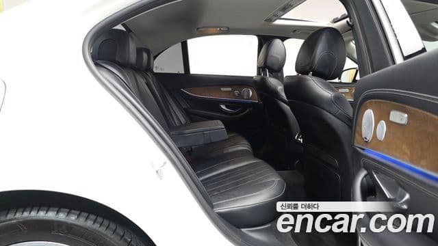 Mercedes-Benz E-Class 2018 — ფოტო 11/20
