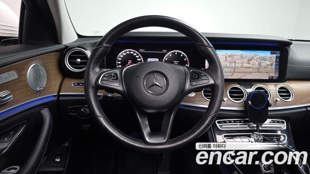Mercedes-Benz E-Class 2018 — ფოტო 12/20