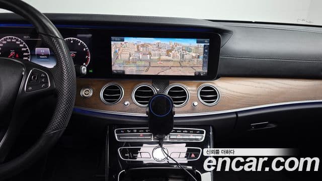 Mercedes-Benz E-Class 2018 — ფოტო 13/20