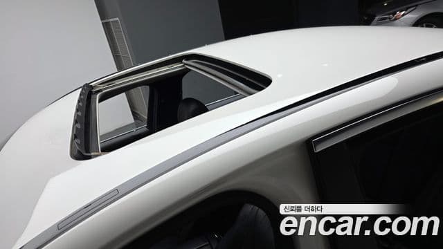 Mercedes-Benz E-Class 2018 — ფოტო 15/20