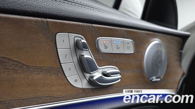 Mercedes-Benz E-Class 2018 — ფოტო 18/20