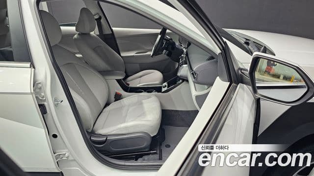Hyundai Kona 2023 — ფოტო 10/20