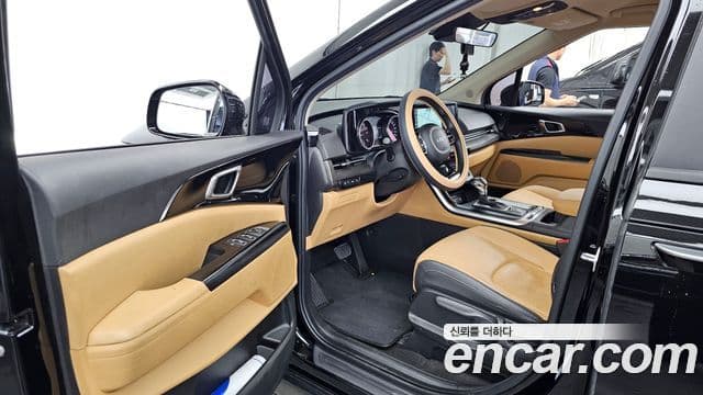Kia Carnival 2022 — фото 10 из 20