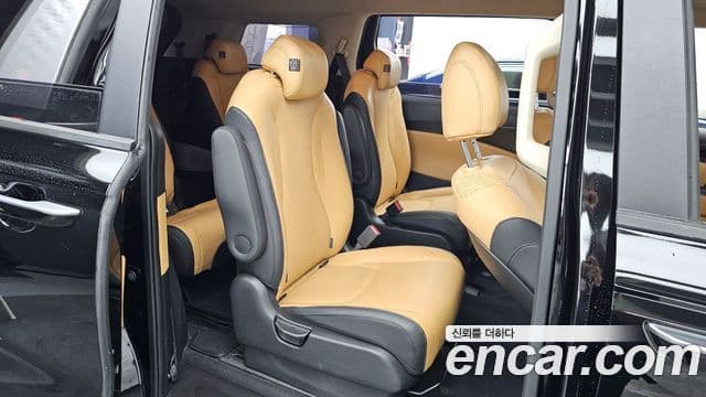 Kia Carnival 2022 — фото 12 из 20