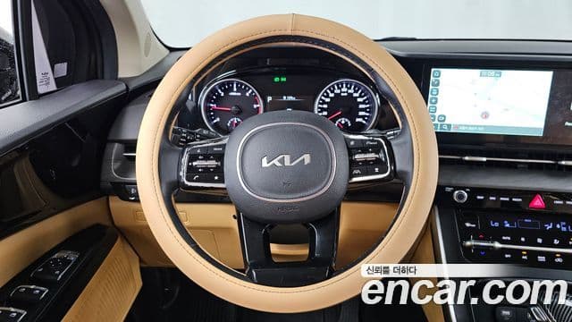Kia Carnival 2022 — фото 13 из 20