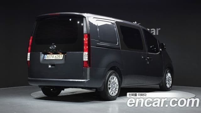 Hyundai Staria 2022 — ფოტო 2/20