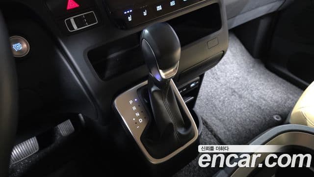 Hyundai Staria 2022 — ფოტო 9/20