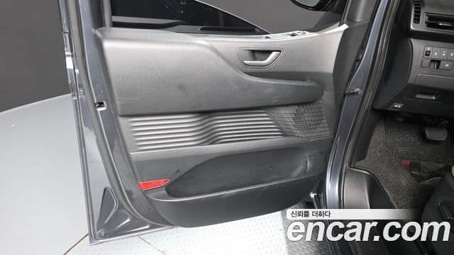 Hyundai Staria 2022 — Photo 2/32