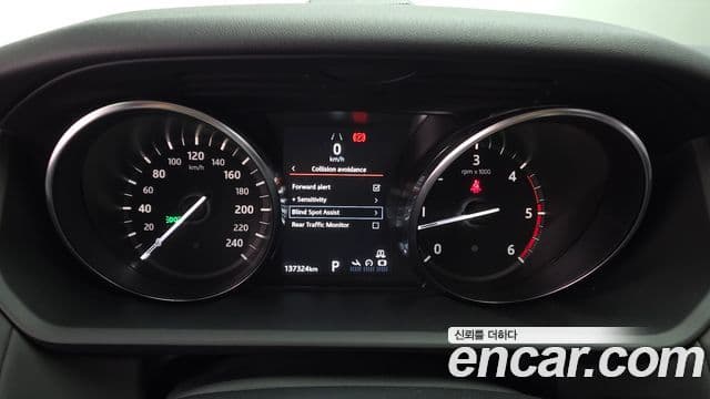Land Rover Discovery 5 2019 — Şəkil 8/20
