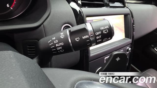 Land Rover Discovery 5 2019 — ფოტო 16/20