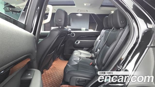 Land Rover Discovery 5 2019 — Photo 4/33
