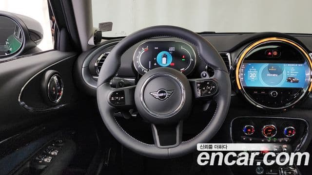 Mini Cooper S Clubman 2023 — ფოტო 13/20