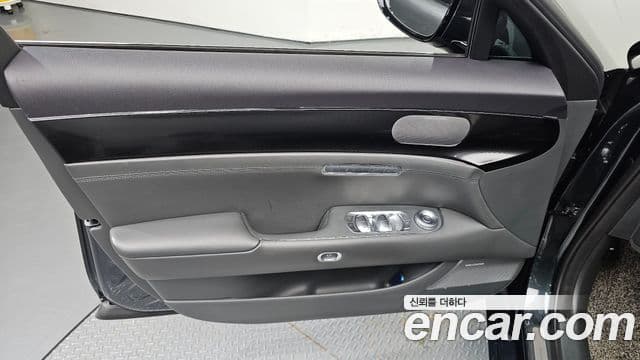 Genesis G90 2023 — Photo 28/32