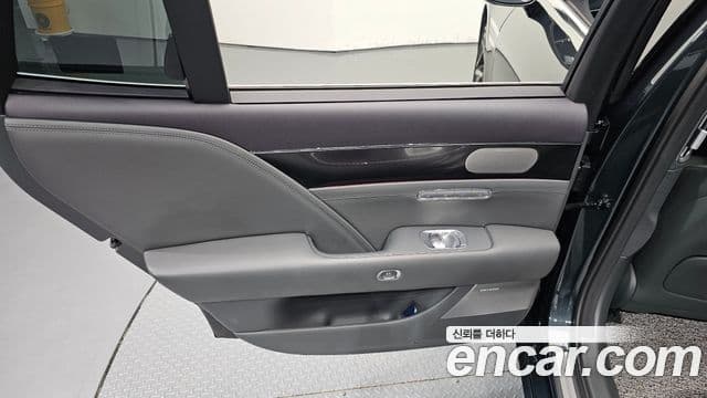 Genesis G90 2023 — Photo 19/32