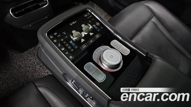 Genesis G90 2023 — Photo 6/32