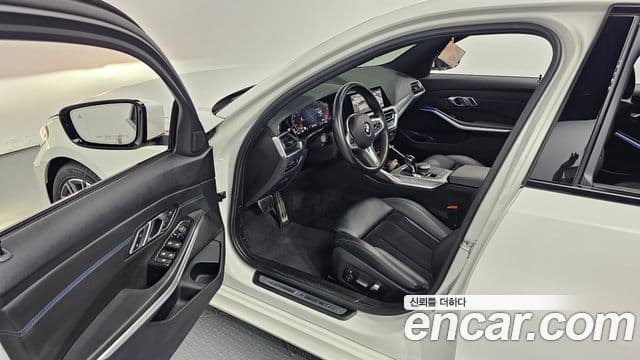 BMW 3 Series 2019 — фото 10 из 20
