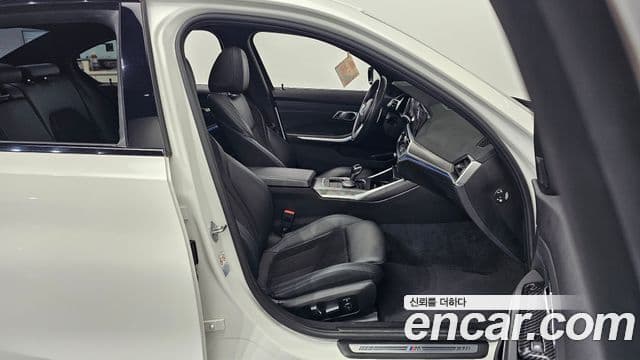 BMW 3 Series 2019 — фото 11 из 20