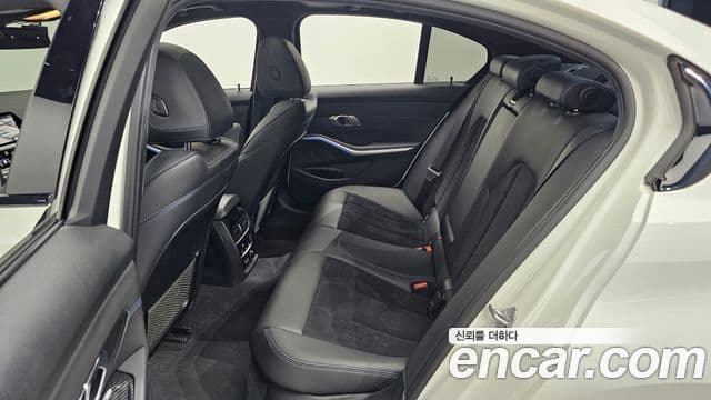 BMW 3 Series 2019 — фото 12 из 20