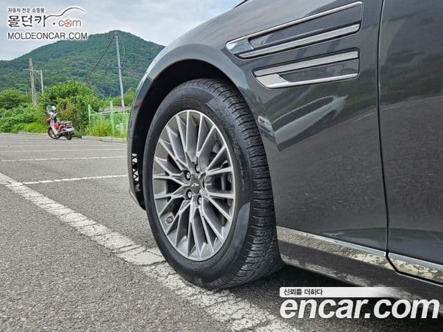 Genesis Electrified G80 2021 — фото 17 из 18