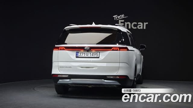 Kia Carnival 2021 — Фото 4/20