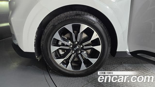 Kia Carnival 2021 — Фото 5/20