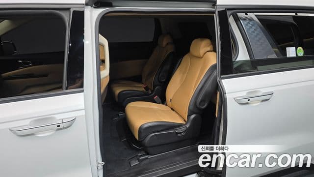 Kia Carnival 2021 — Фото 11/20