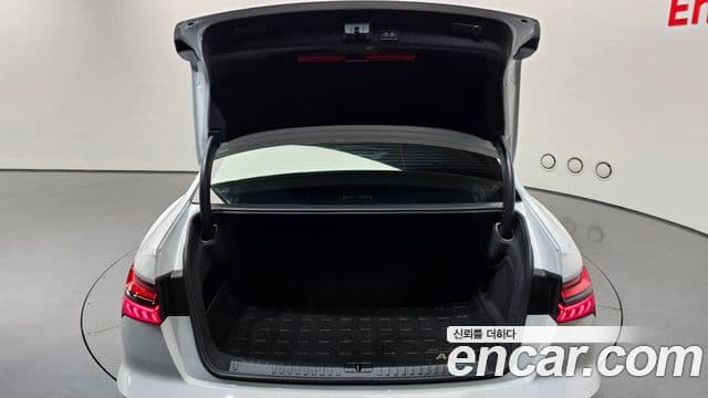 Audi A6 2020 — ფოტო 18/20