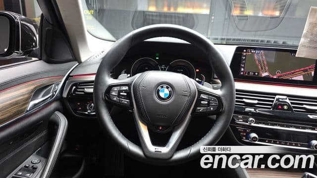 BMW 5 Series 2019 — фото 13 из 20