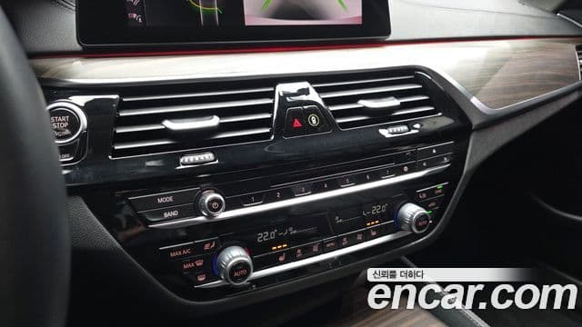 BMW 5 Series 2019 — фото 16 из 20