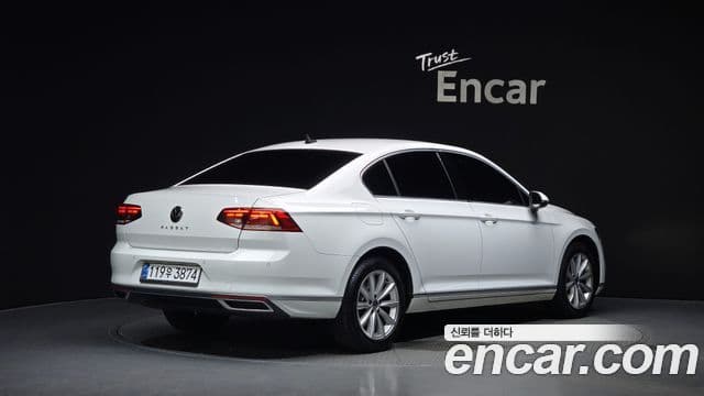 Volkswagen Passat GT 2021 — ფოტო 2/20