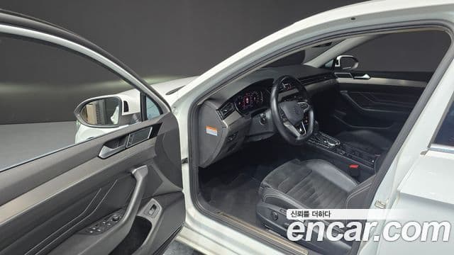 Volkswagen Passat GT 2021 — ფოტო 10/20