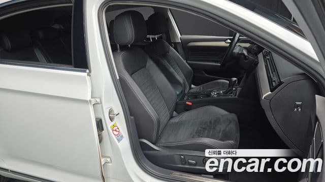 Volkswagen Passat GT 2021 — ფოტო 11/20
