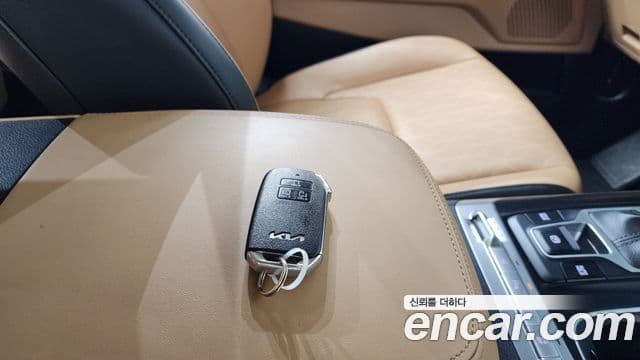 Kia Carnival 2023 — Фото 16/20