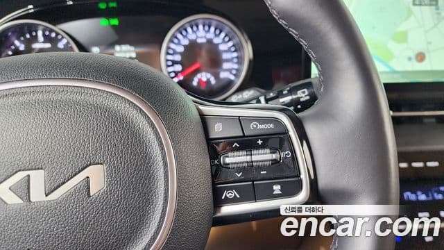 Kia Carnival 2023 — Фото 17/20