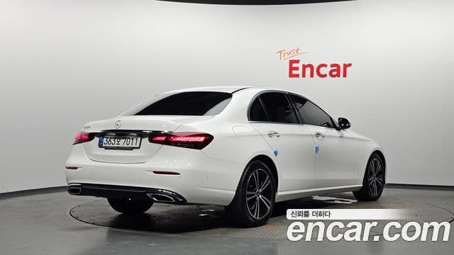 Mercedes-Benz E-Class 2020 — ფოტო 2/20