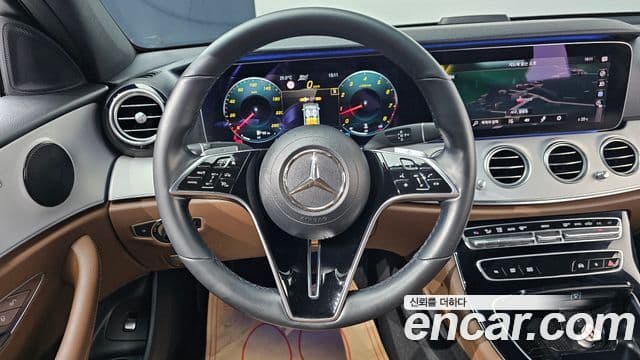 Mercedes-Benz E-Class 2020 — ფოტო 14/20