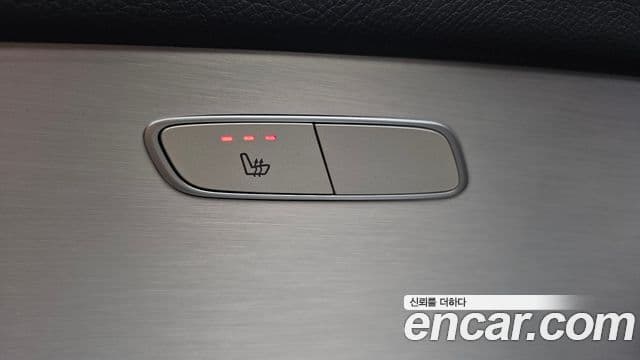 Mercedes-Benz E-Class 2020 — ფოტო 19/20