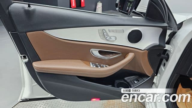 Mercedes-Benz E-Class 2020 — Photo 6/30