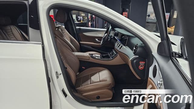 Mercedes-Benz E-Class 2020 — Photo 24/30