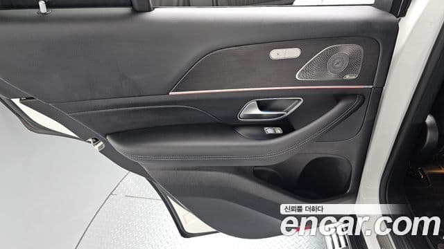 Mercedes-Benz GLE-Class 2024 — Photo 31/35