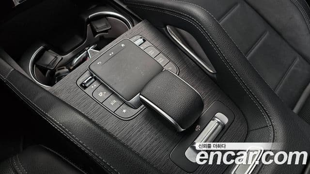 Mercedes-Benz GLE-Class 2024 — Photo 22/35