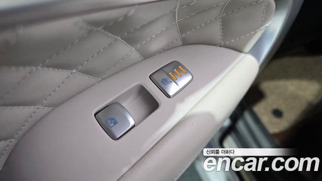 Genesis G70 2021 — ფოტო 19/20