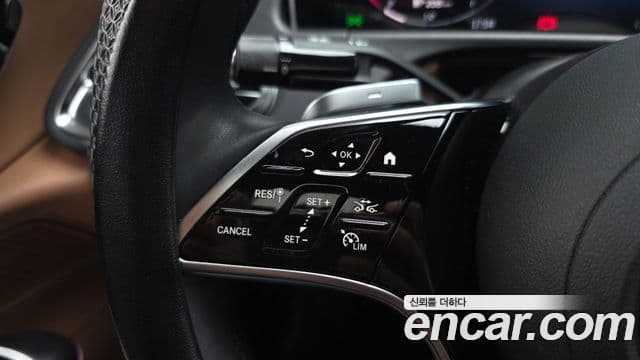 Mercedes-Benz E-Class 2024 — Photo 31/33