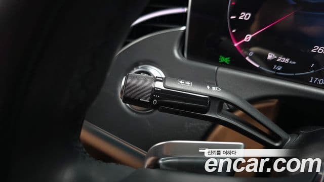 Mercedes-Benz E-Class 2024 — Photo 15/33